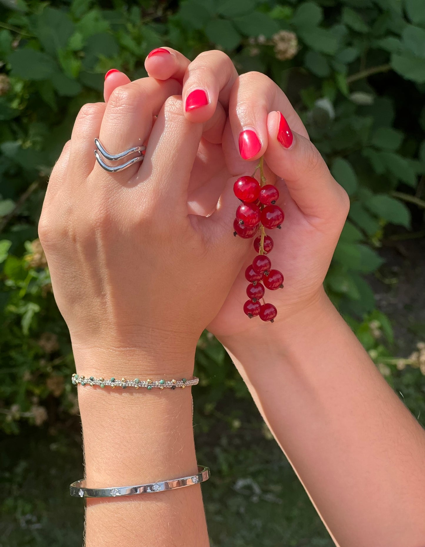 Jasmine_silver_bright_flowers_armband_outside